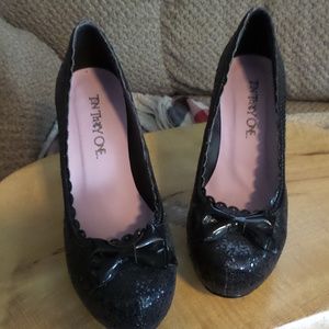 T3N TH1RTY ONE Black Sparkly Bow Heels six 6